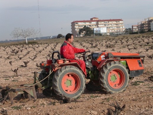 tractor arando