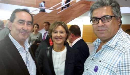 Alfredo Berrocal (Izq.) y Juan Manuel Palomares (Drcha)., de la Ejecutiva de Unión de Uniones, con la Ministra García Tejerina al finalizar el acto